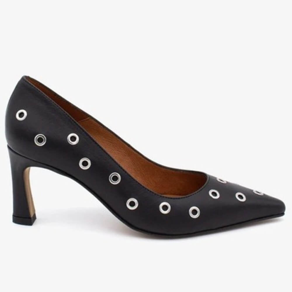 Black high-heeled shoe with sliver eyelet details on a white background Ángel Alarcón Adriene 25557 Leather Court Shoe-BLACK