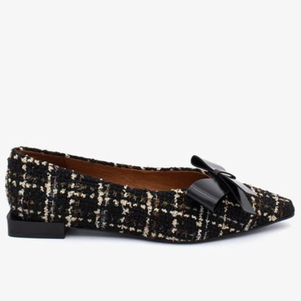 Black and white checkered flat shoe with a bow on a white background Ángel Alarcón Alatex 25513 Tweed Shoe-BLACK