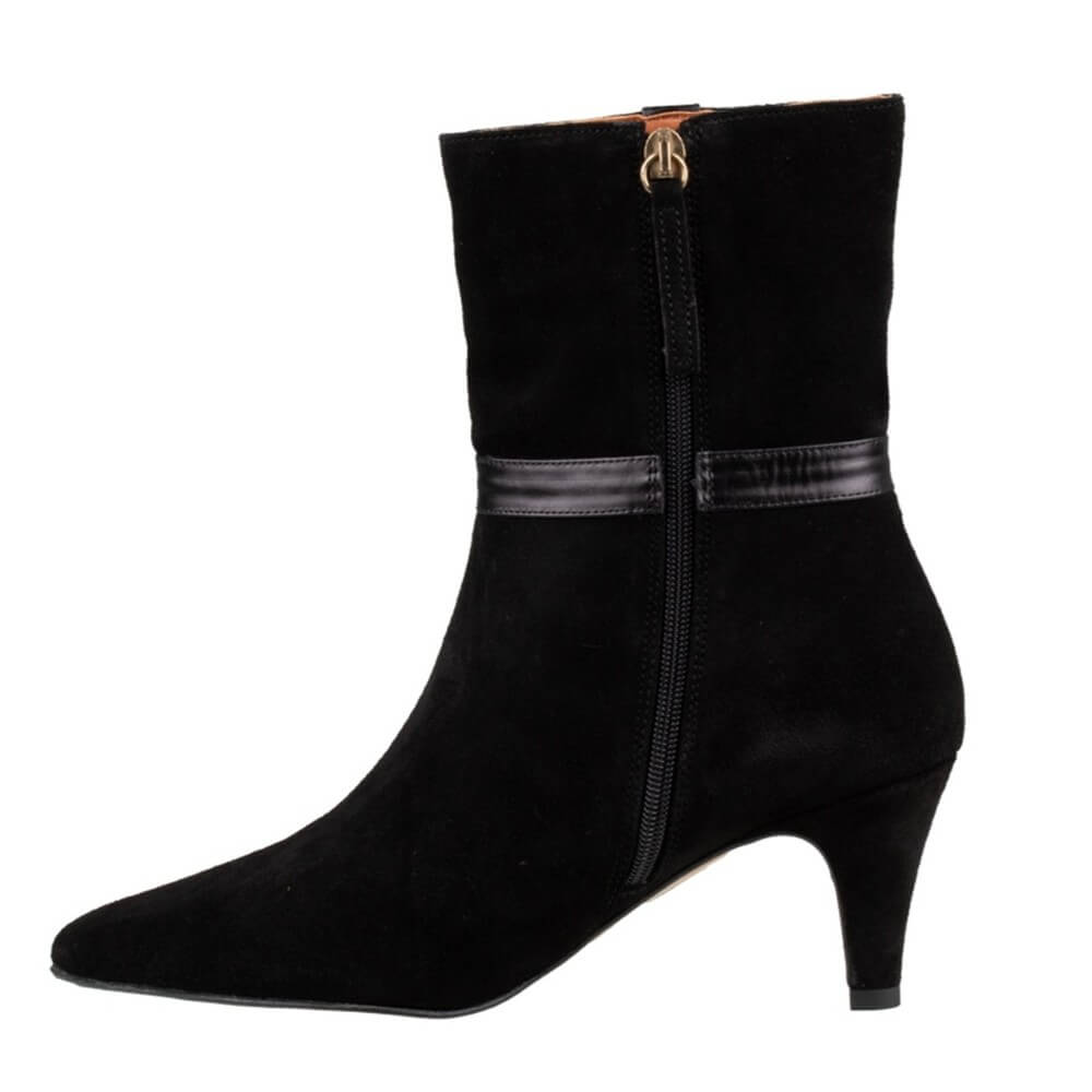 Black suede boots with buckles Ángel Alarcón Florine 25602 Suede Ankle Boot-BLACK