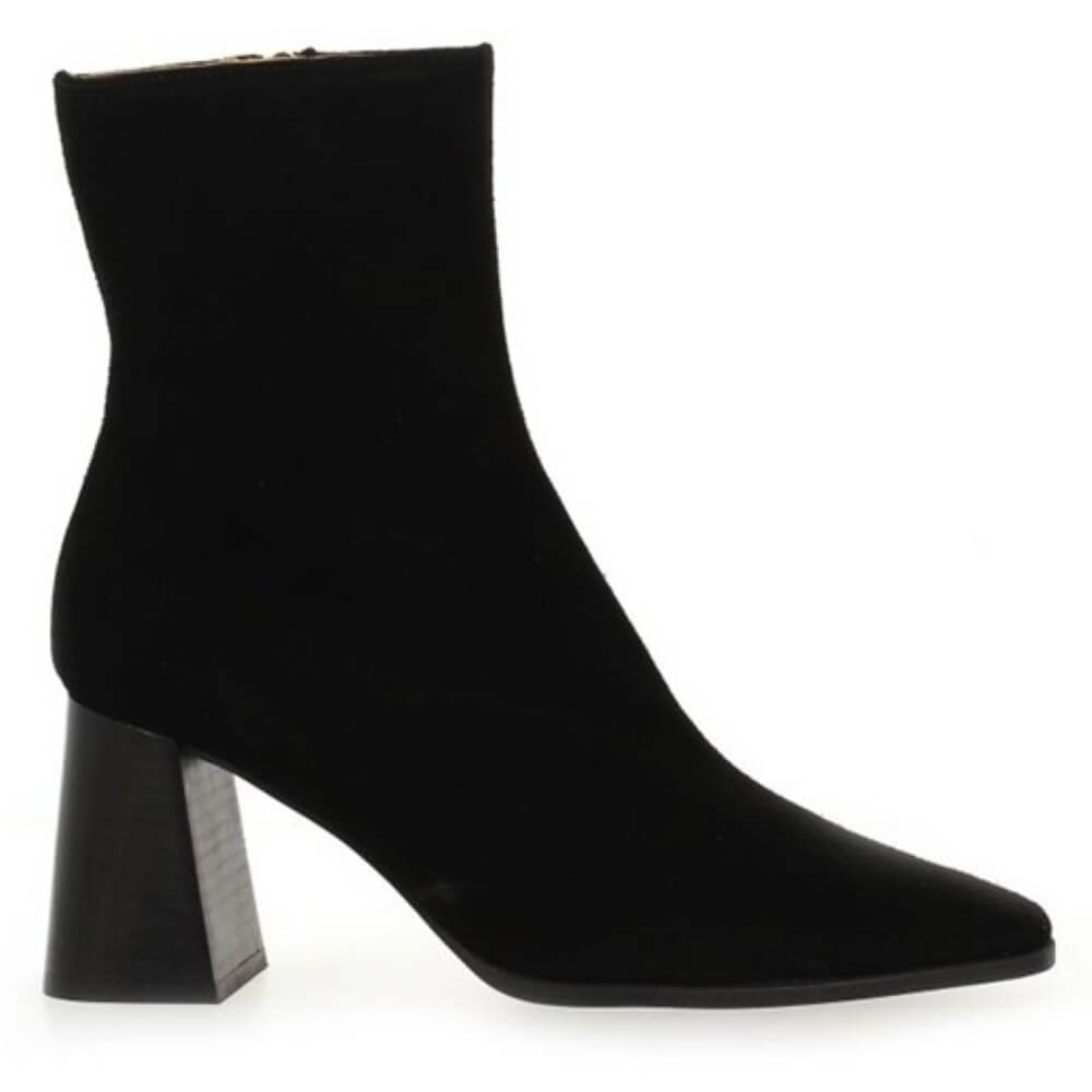 Black ankle boots with block heels Ángel Alarcón Trimia 25572 Suede Ankle Boot-BLACK
