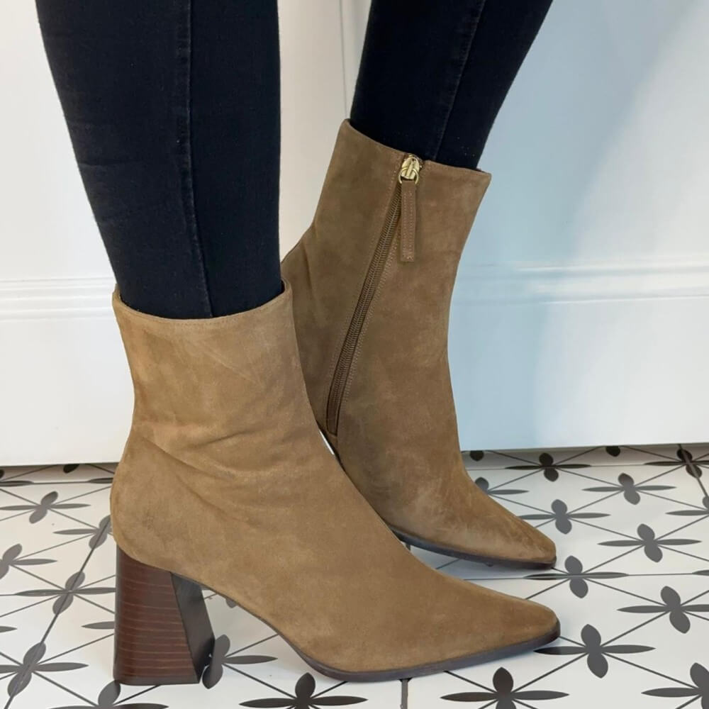 Tan, Brown ankle boots Ángel Alarcón Trimia 25572 Suede Ankle Boot-TAN
