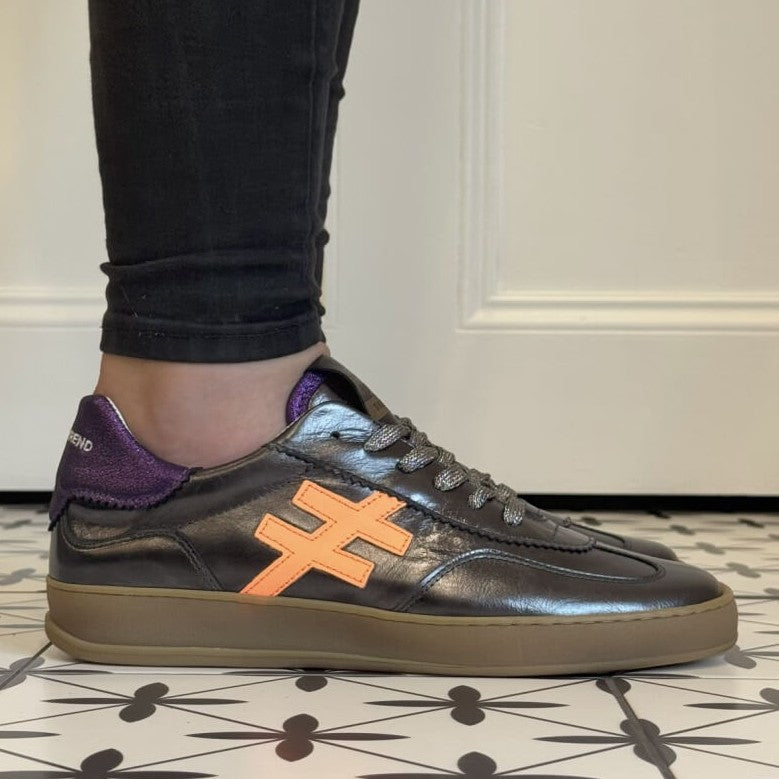 Dark Silver sneaker with orange logo Another Trend Iconic Leather Sneakers A032 Dark Silver Plomo