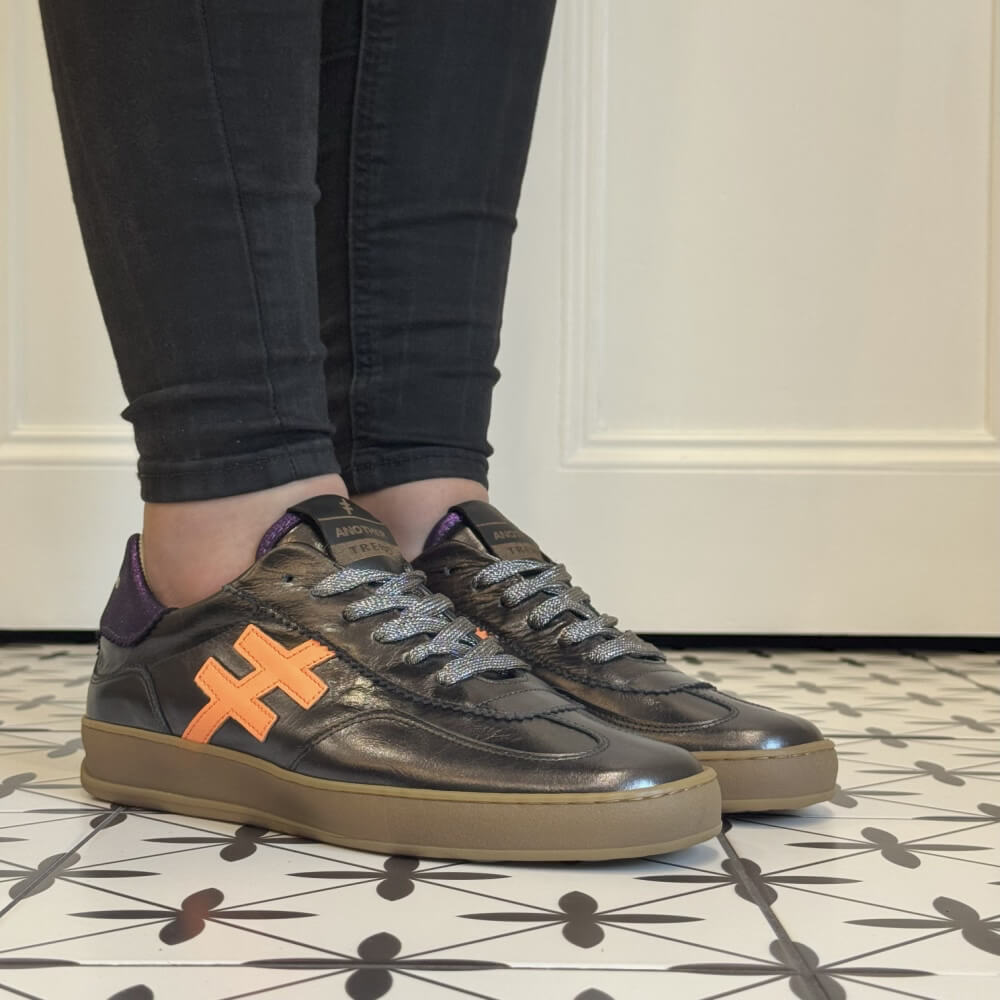 Dark Silver sneaker with orange logo Another Trend Iconic Leather Sneakers A032 Dark Silver Plomo