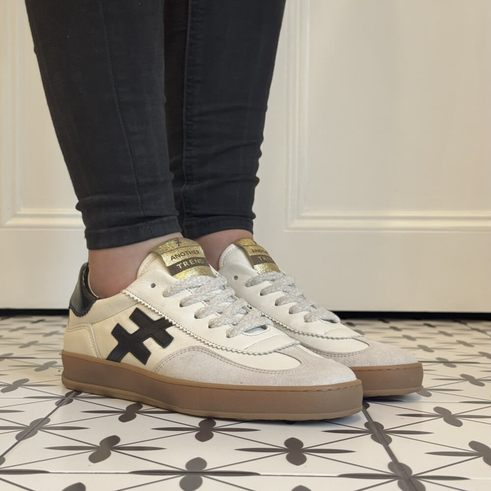 White sneakers with black cross design Another Trend Iconic Leather Sneakers A032-OFF WHITE