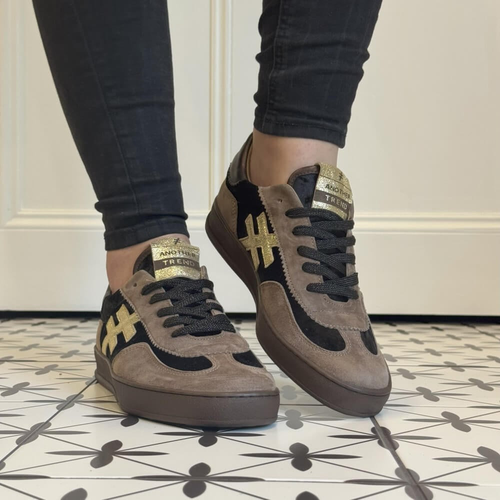 Brown & Black sneaker with gold logo Another Trend Leather Sneakers A032 Tostado Brown, Black & Gold