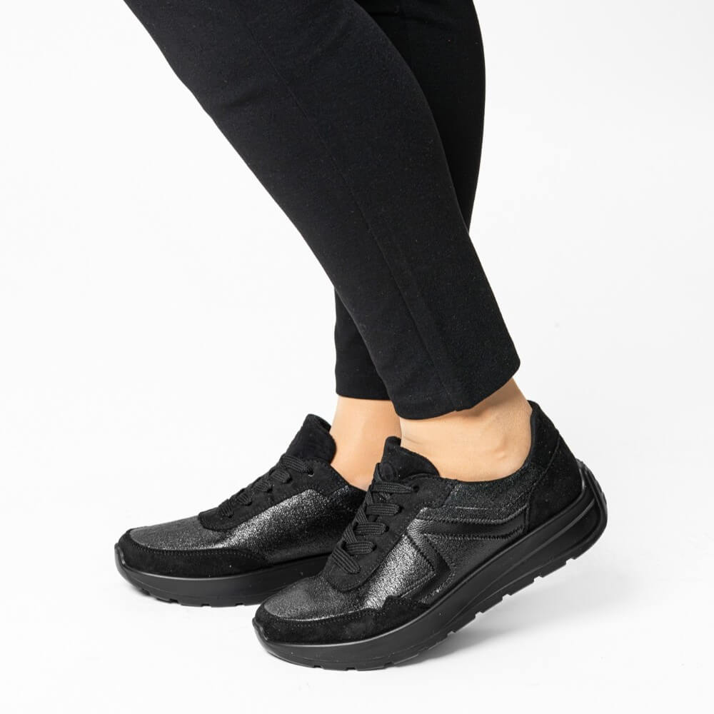 Black and gray sneaker on a white background Ara New York H Fit 12-25113-BLACK