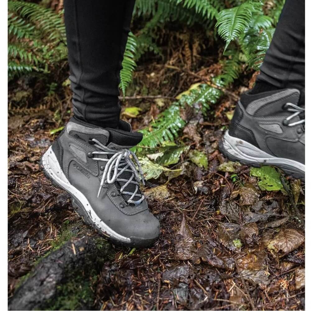 Columbia Women's Newton Ridge™ Plus Waterproof Hiking Boot Quarry Grey, Cool Wave