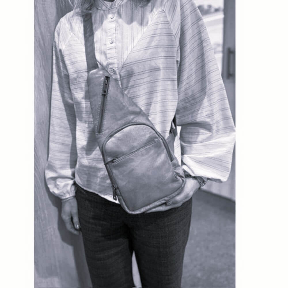 Black and white picture of a person wearing Depeche Powerfield Bumbag 11304 Leather