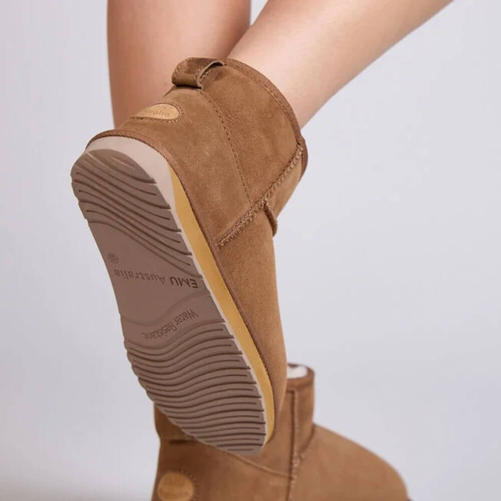 EMU Tan suede boots with white fur lining on a light gray background EMU Stinger Micro Chestnut