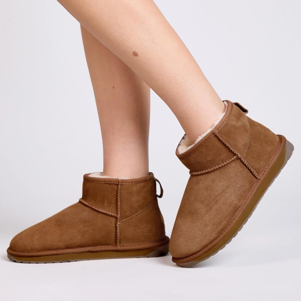 EMU Tan suede boots with white fur lining on a light gray background EMU Stinger Micro Chestnut