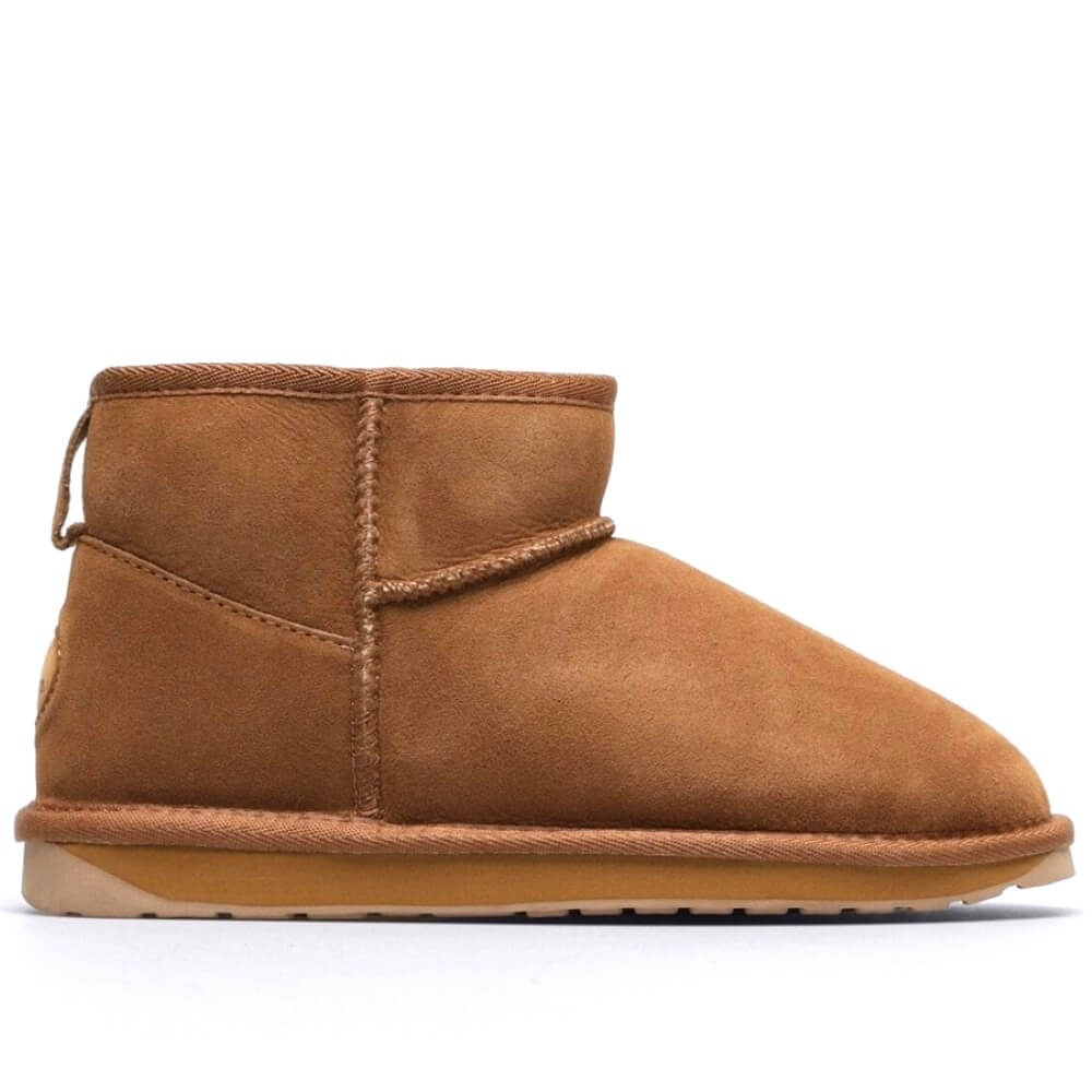 EMU Tan suede boots with white fur lining on a light gray background EMU Stinger Micro Chestnut