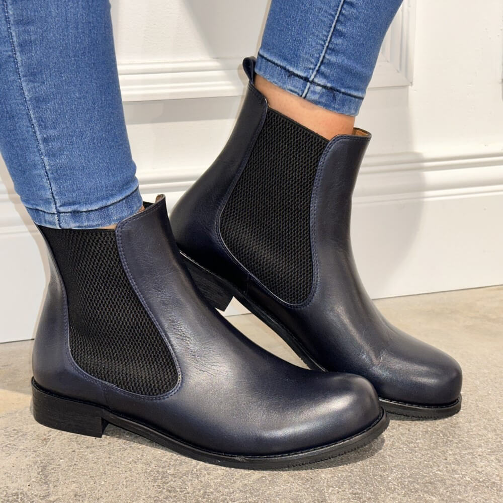 Everybody AVENA Chelsea Boot -NAVY