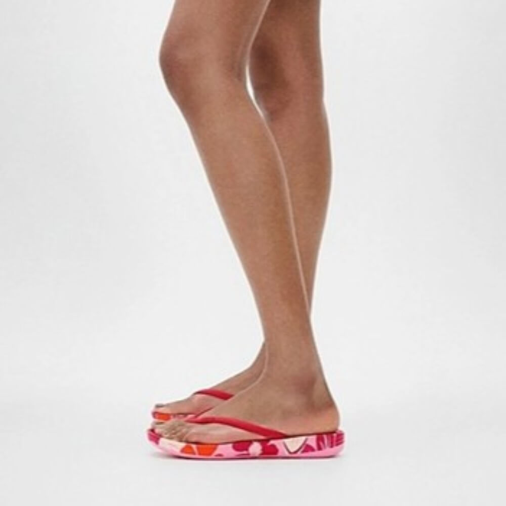 Fitflop IQUSHION Flowerz Ergonomic Toe-Posts Redberry Mix