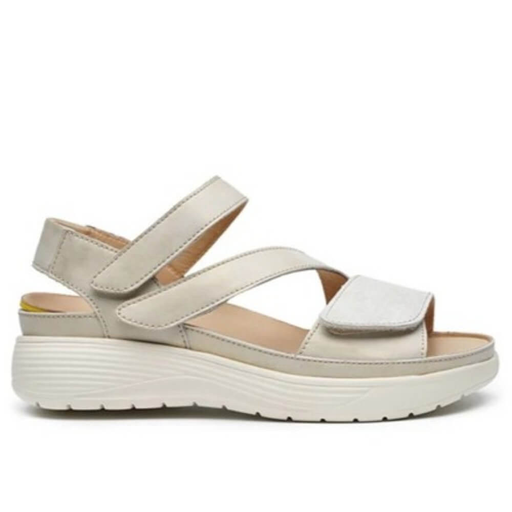 G comfort Beige sandal with a platform sole on a white background