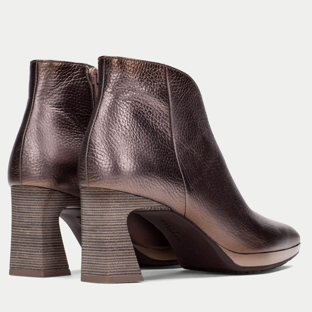 Brown leather ankle boot with a block heel on a light gray background Hispanitas Atlanta HI254270 ankle boot features Metallic Taupe leather with a pointed toe