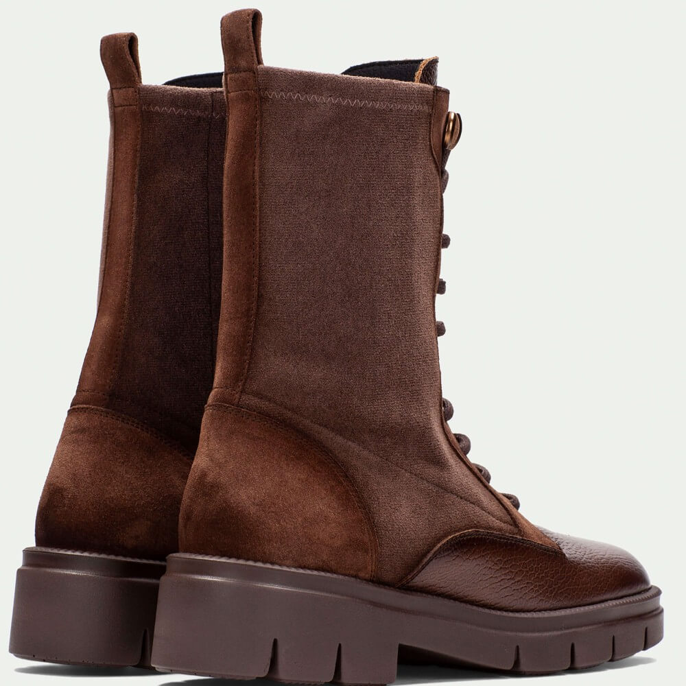 Brown leather boot with a thick sole. Hispanitas Hamburg HI254234 Leather Lace-up Ankle Boot Hazelnut Brown