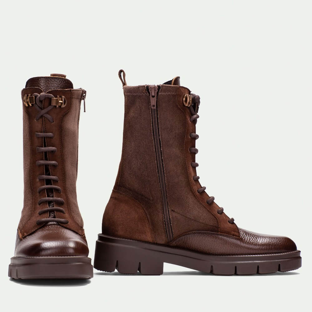 Brown leather boot with a thick sole. Hispanitas Hamburg HI254234 Leather Lace-up Ankle Boot Hazelnut Brown