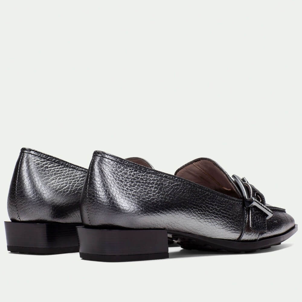 Silver metallic loafer shoe on a white background Hispanitas Turin loafers HI254262 Pewter Leather
