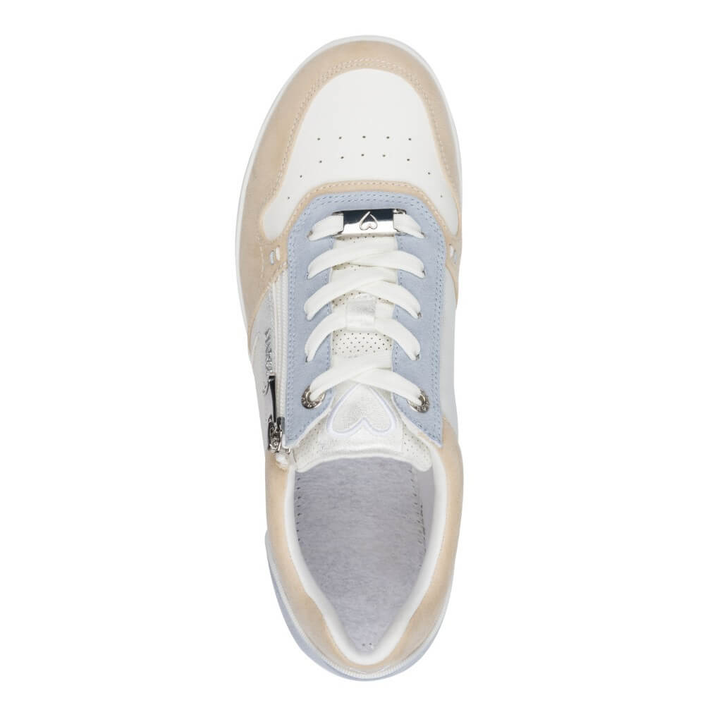Sneaker with white sole and beige side panel on a white background