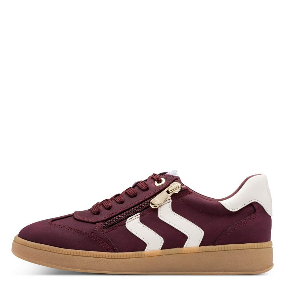 Maroon sneaker with gold zipper and white sole, accompanied by a '100% Vegan' label. Marco Tozzi Vegan Sneakers 2-23739-WINE