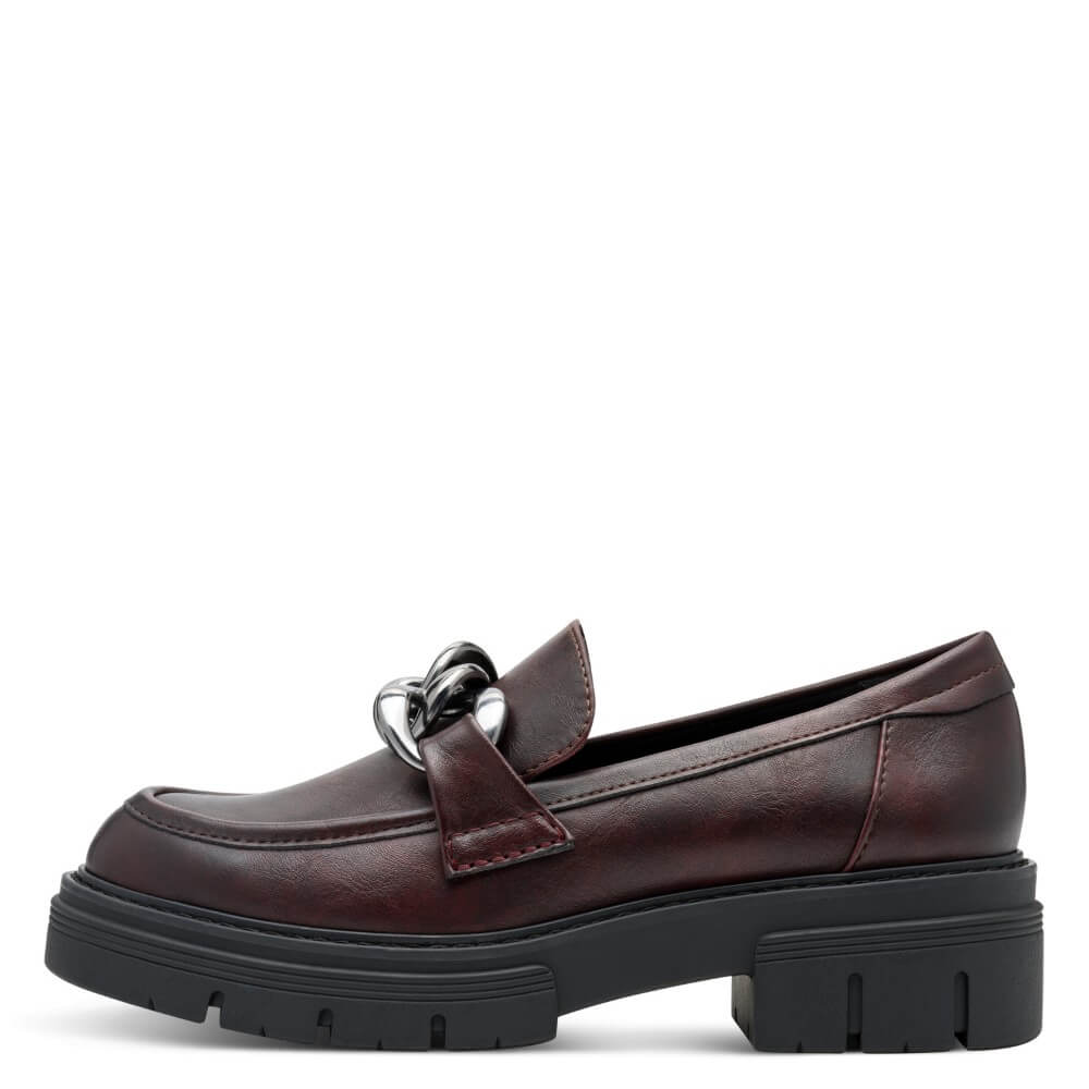 wine loafer shoe with silver chain detail and '100% Vegan' label on a white background Marco Tozzi Vegan Loafer 2-24705-BORDEAUX