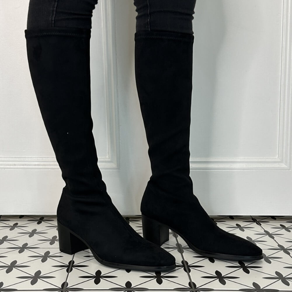Person wearing Knee High Boots Black Elastic pull-on