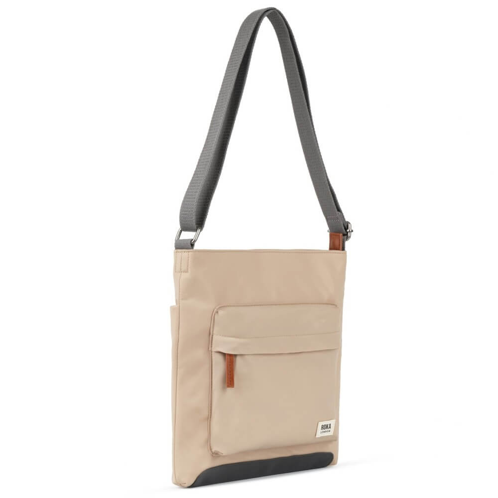 ROKA KENNINGTON SUSTAINABLE CROSSBODY -SAND