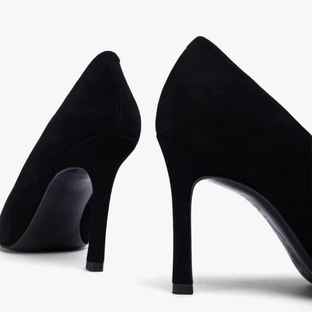 Unisa Tahal Pointed toe pump in suede leather