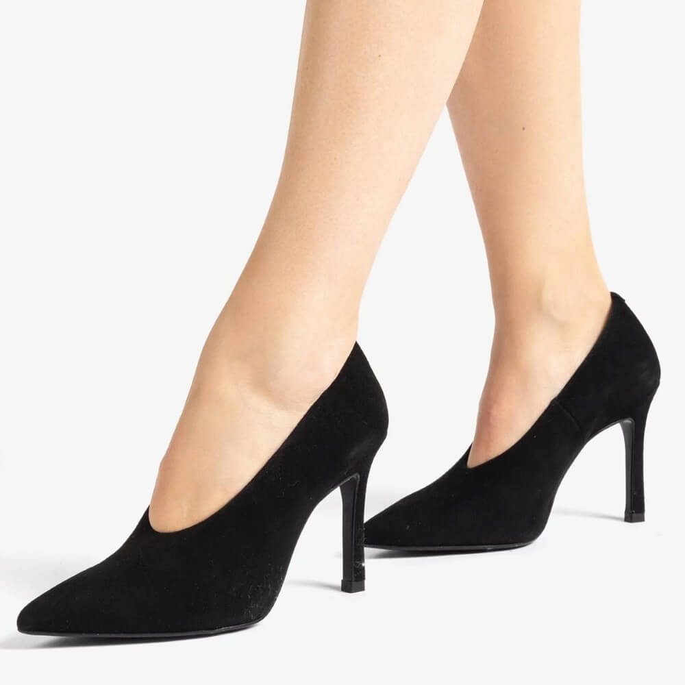 Unisa Tahal Pointed toe pump in suede leather