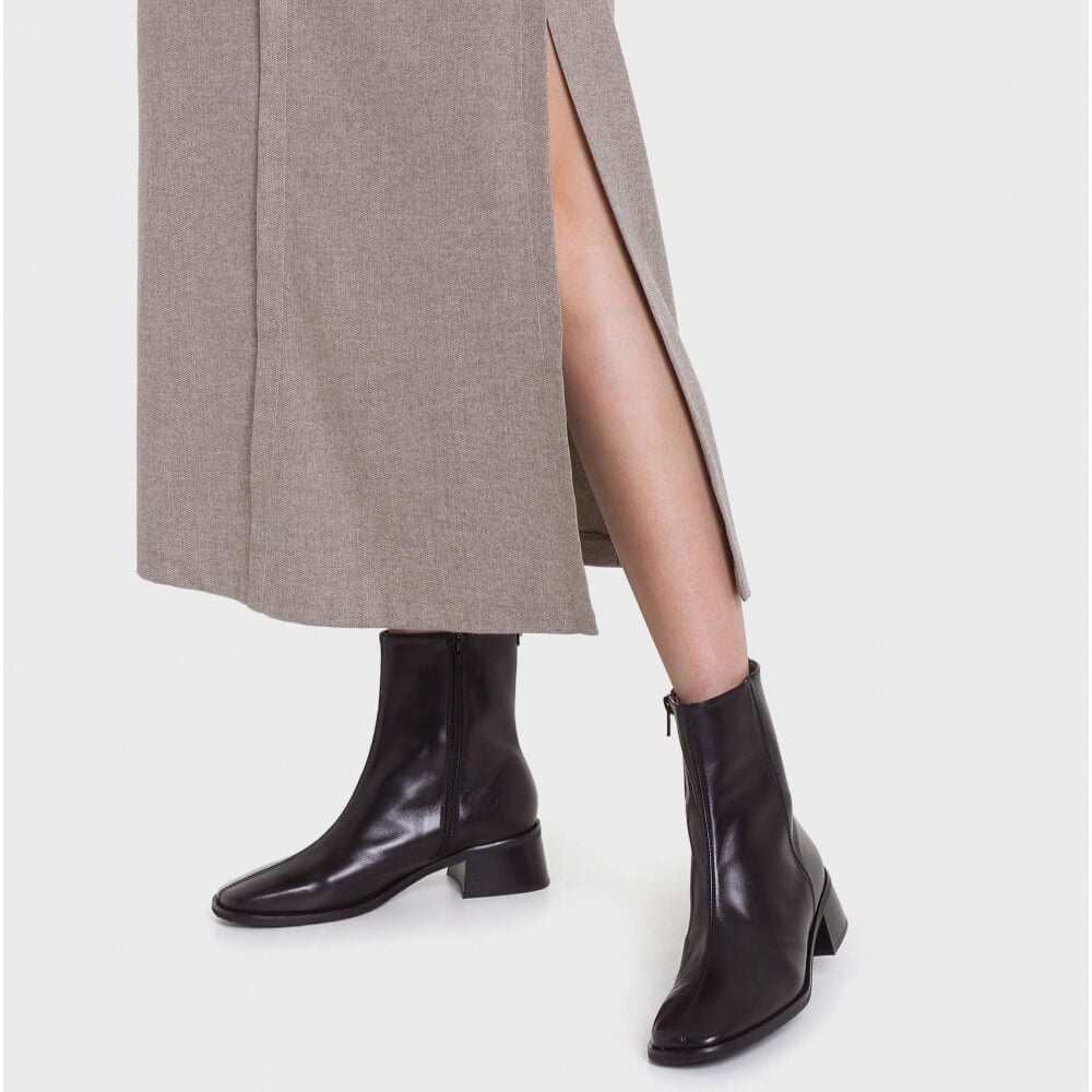 Black leather ankle boot on a light gray background Wonders AYLA 010 ankle boots D-1601 crafted in smooth black leather