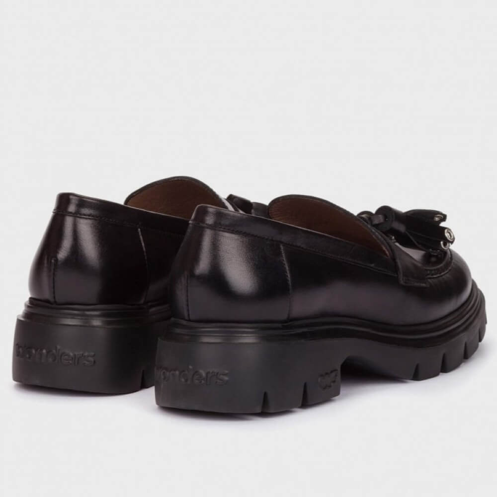 Wonders A-4303 BONES 03 loafers crafted from smooth black leather