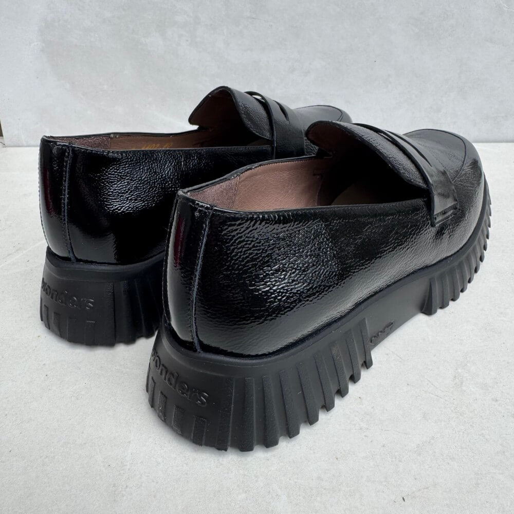 Black loafers with thick soles Wonders Flexfly 02 Leather Slip on A-4402-BLACK