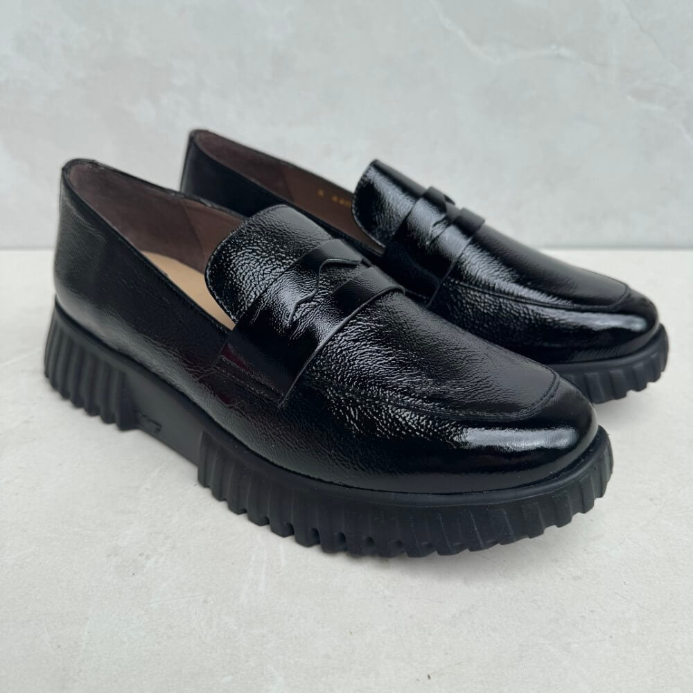 Black loafers with thick soles Wonders Flexfly 02 Leather Slip on A-4402-BLACK