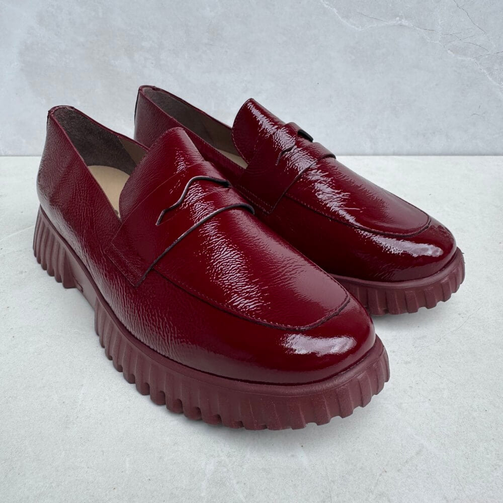 Pair of maroon loafers with thick soles Wonders Flexfly 02 Leather Slip on A-4402-WINE