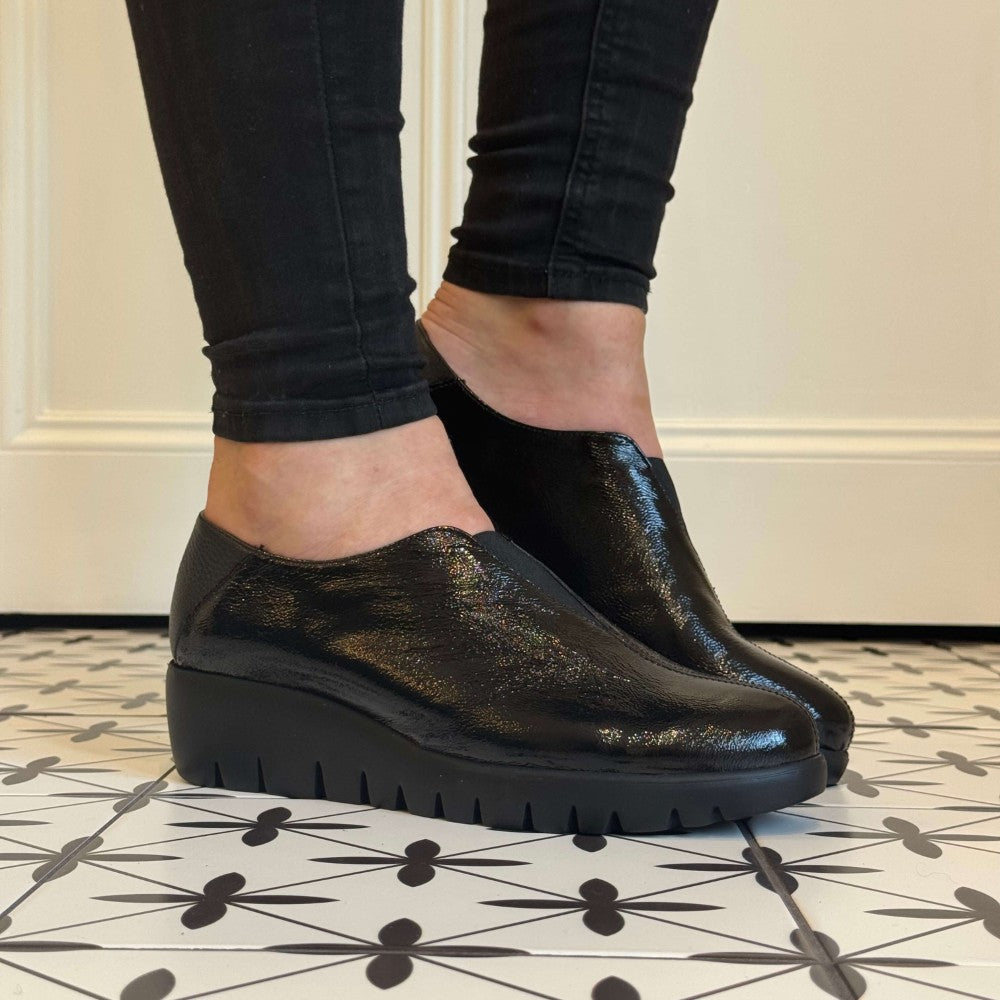Wonders Fly 40 Patent Leather Wedge C-33340-BLACK Pair of black slip-on shoes.