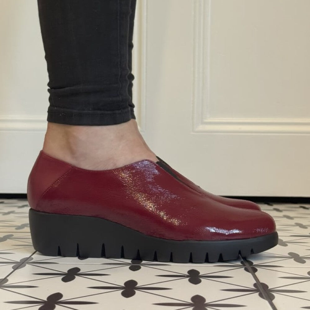 Wonders Fly 40 Leather Wedge C-33340 Red Patent Pair of red leather shoes with black soles
