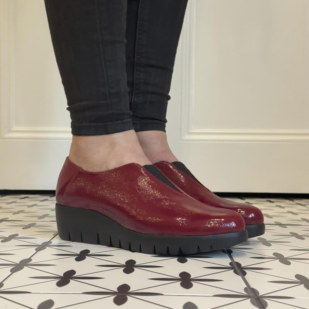 Wonders Fly 40 Leather Wedge C-33340 Red Patent Pair of red leather shoes with black soles
