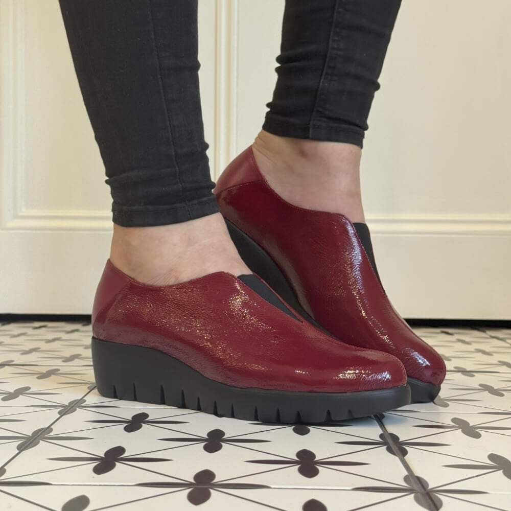 Wonders Fly 40 Leather Wedge C-33340 Red Patent Pair of red leather shoes with black soles