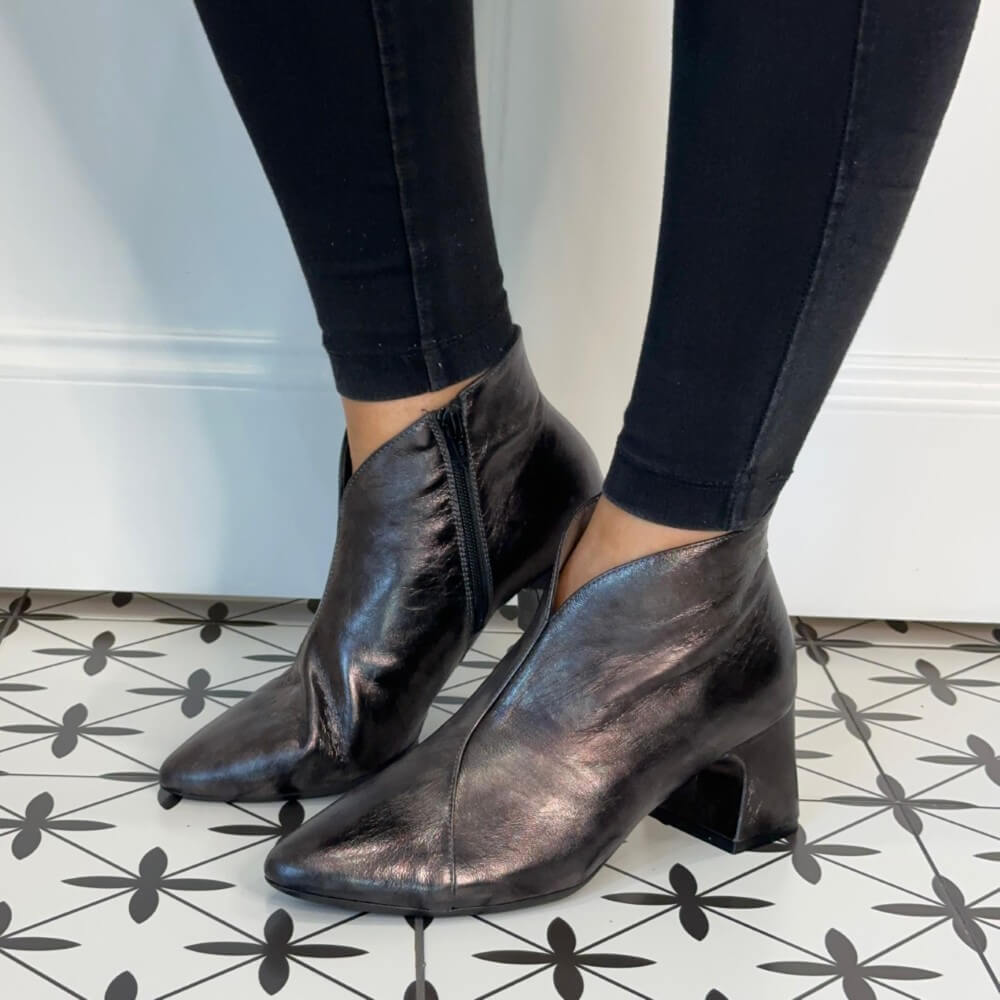 Wonders Eliot Leather V Cut Ankle Boot I-9013 PLOMO