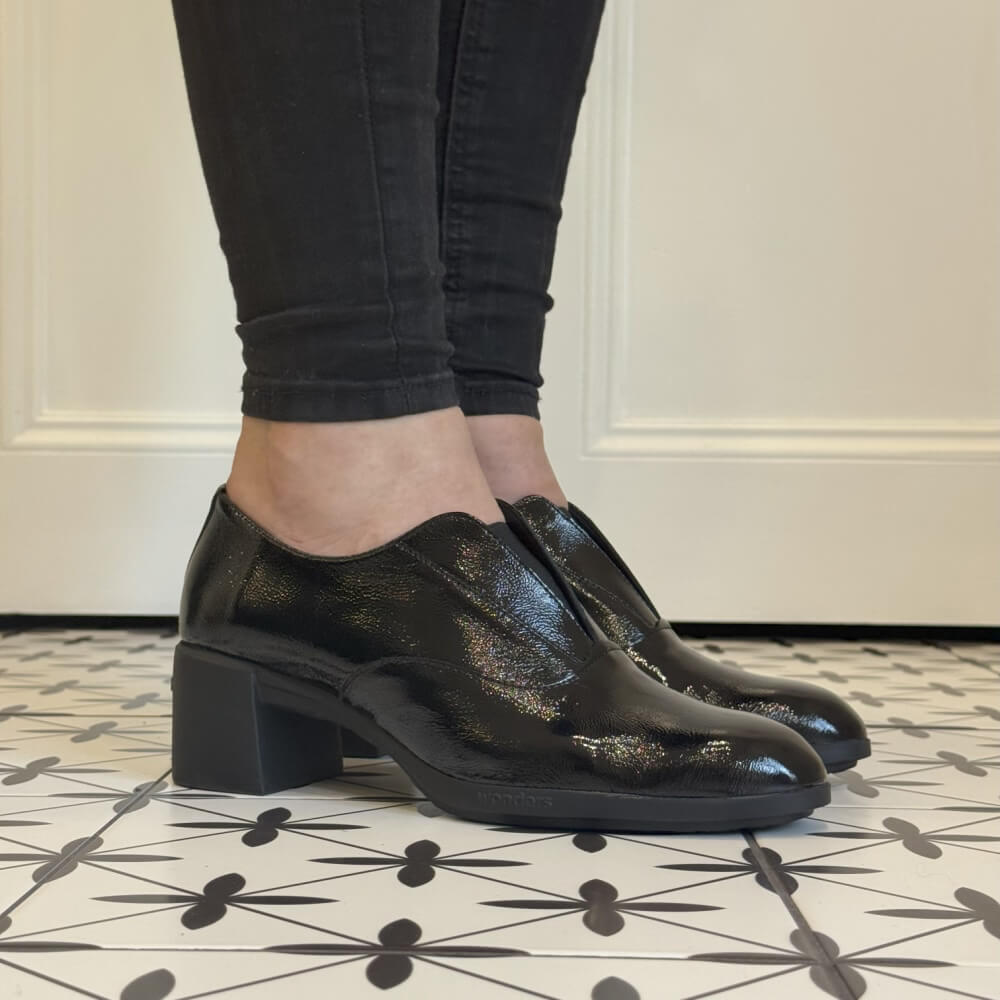 Black leather Block heel shoes with a brown interior Wonders REGHOST 04 H-6704 -BLACK
