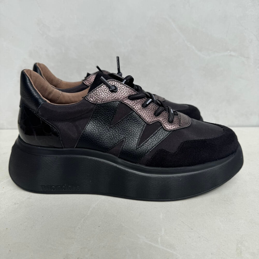 Black sneakers with a thick sole Wonders Roma 31 Trainer A-3631-BLACK