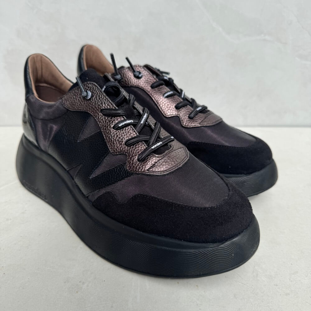 Black sneakers with a thick sole Wonders Roma 31 Trainer A-3631-BLACK