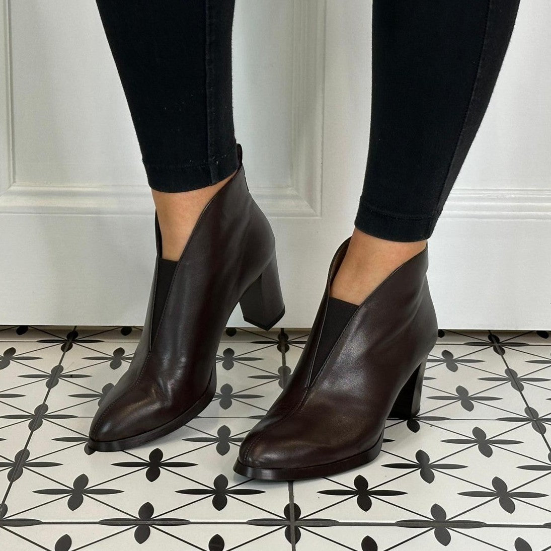 Wonders V cut Flex12 Leather Ankle Boot L-1112 Testa Brown