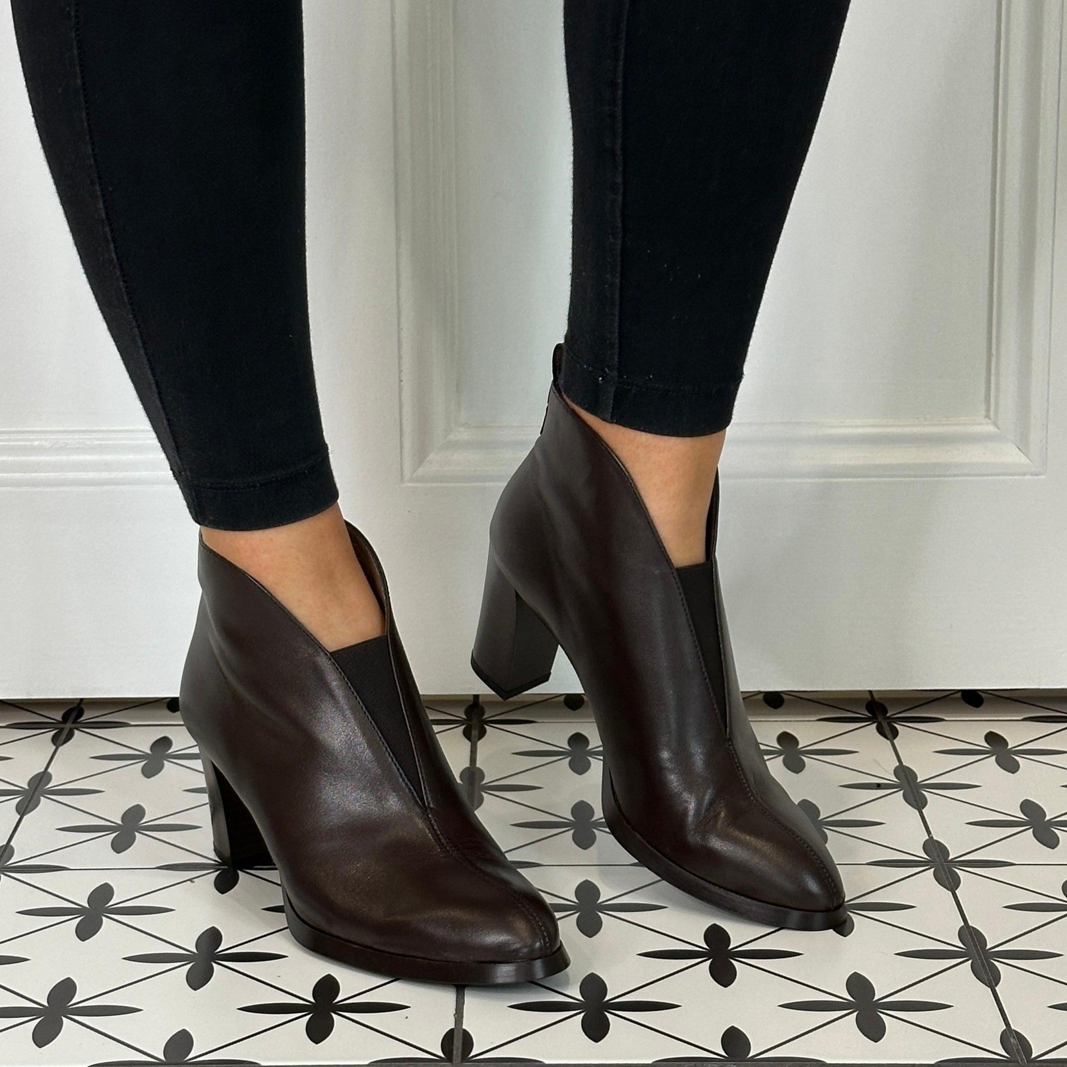 Wonders V cut Flex12 Leather Ankle Boot L-1112 Testa Brown