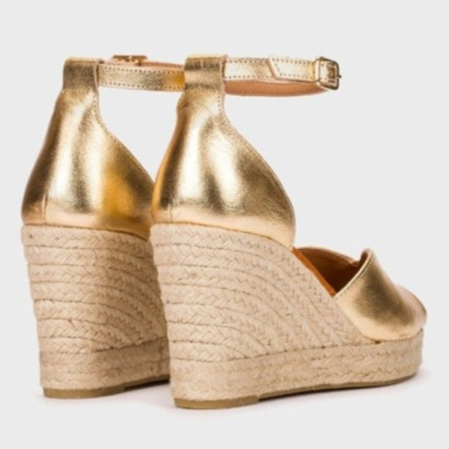 Wonders Gold wedge sandal with espadrille sole on a light gray background