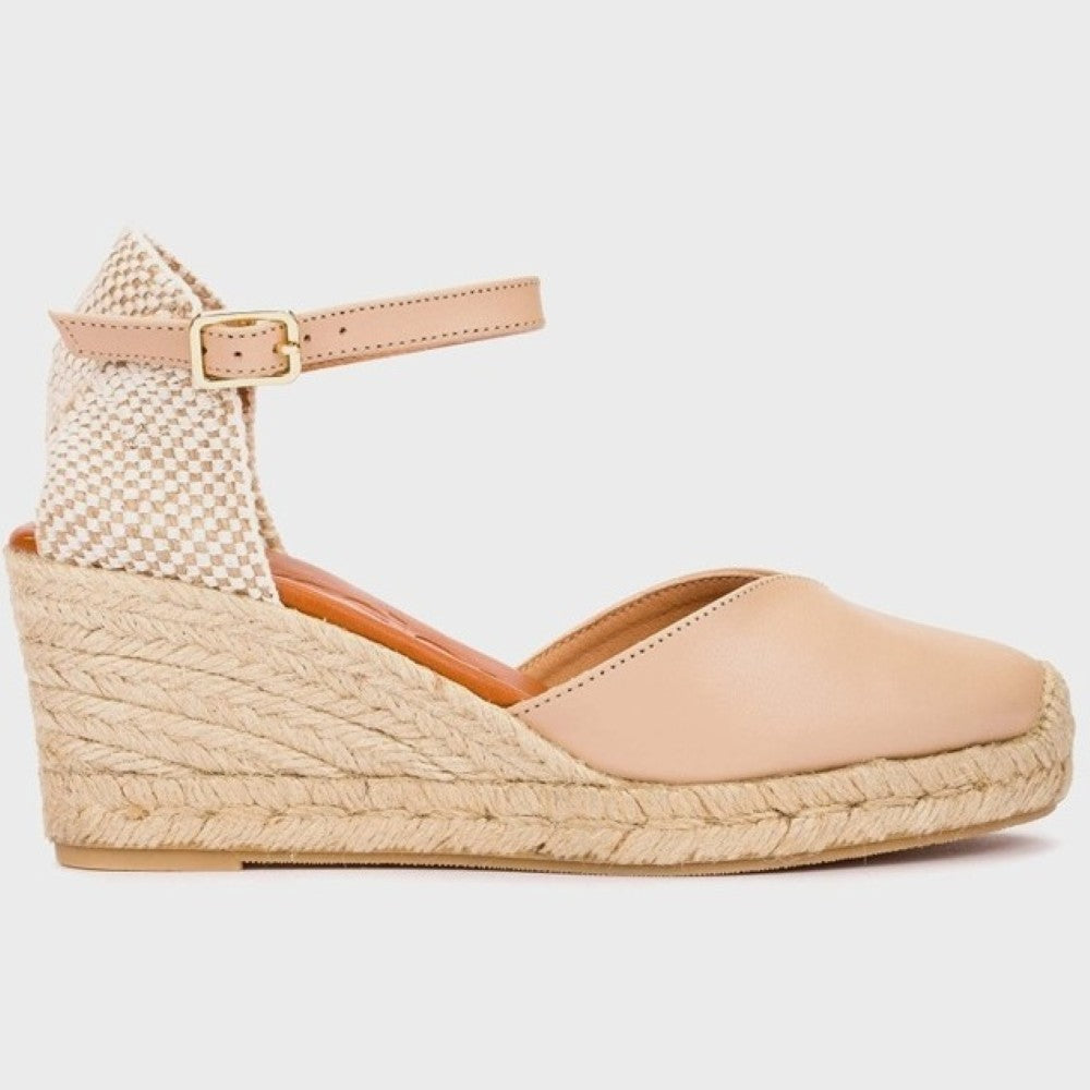 Wonders Beige wedge sandal with espadrille sole on a light grey background