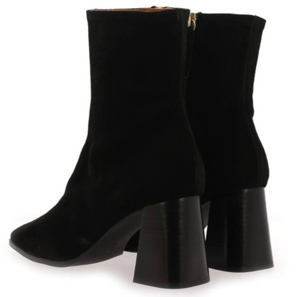 Black ankle boots with block heels Ángel Alarcón Trimia 25572 Suede Ankle Boot-BLACK