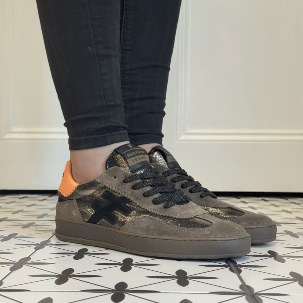 Gray sneaker with orange heel and black laces  Another Trend Leather Sneakers A032-SANDER BROWN