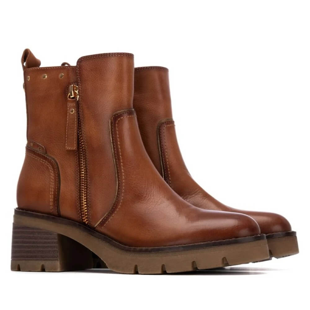 Pair of Camel Leather Ankle Boots Block heel and gold side zip