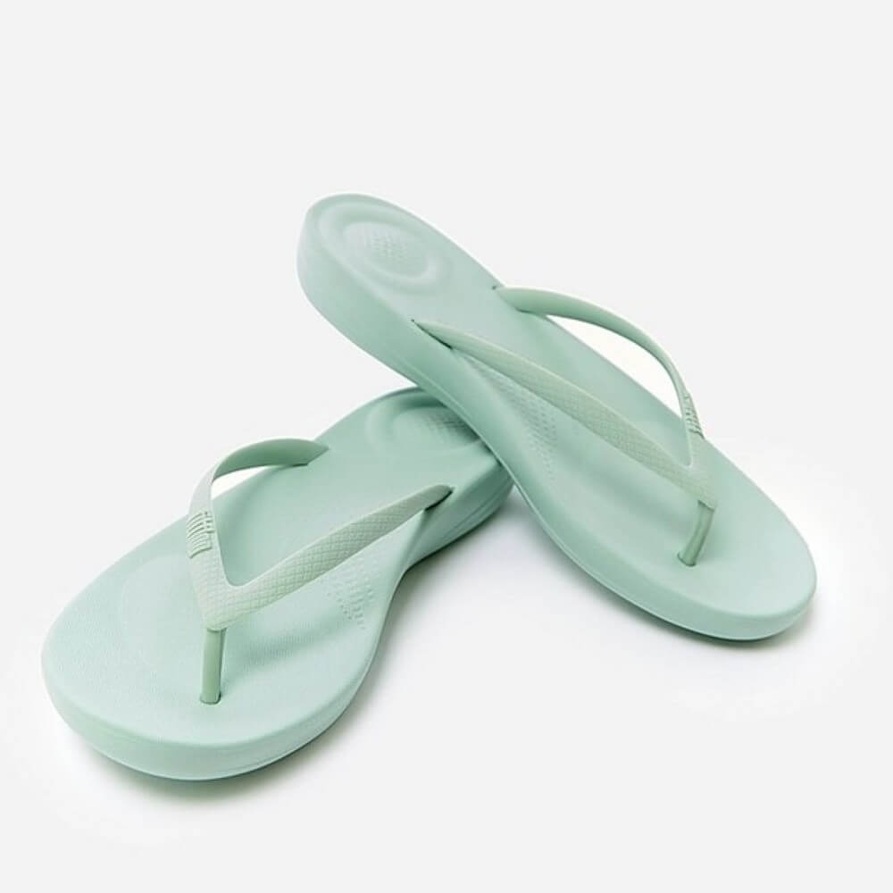 FitFlop IQUSHION Ergonomic Flip-Flops Mint Green Whisper